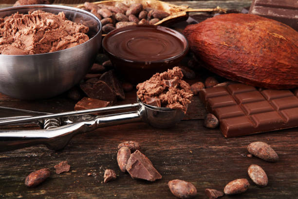 istock Chocolate ice cream scoop, scooped with a ice spoon 918276624