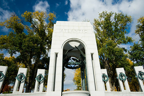 istock World war II Memorial, Washington 91828016