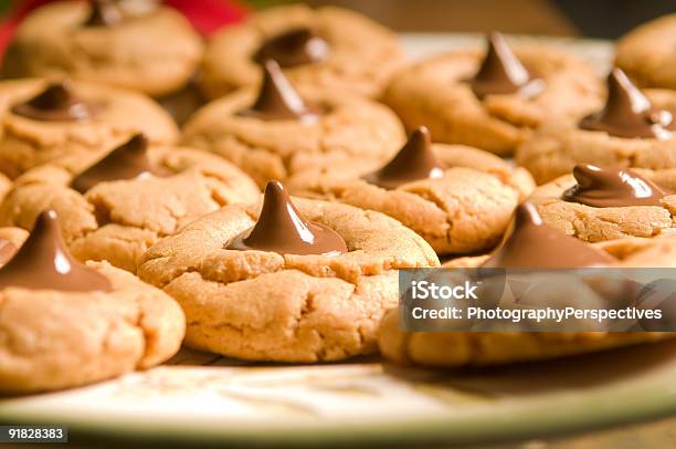 Foto de Caixa De Biscoitos De Chocolate e mais fotos de stock de Beijo de Batom - Beijo de Batom, Cookie de Amendocrem, Biscoito