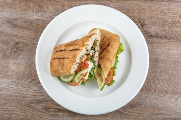сэндвич с тунцом - tuna prepared fish mayonnaise restaurant стоковые фото и изображения
