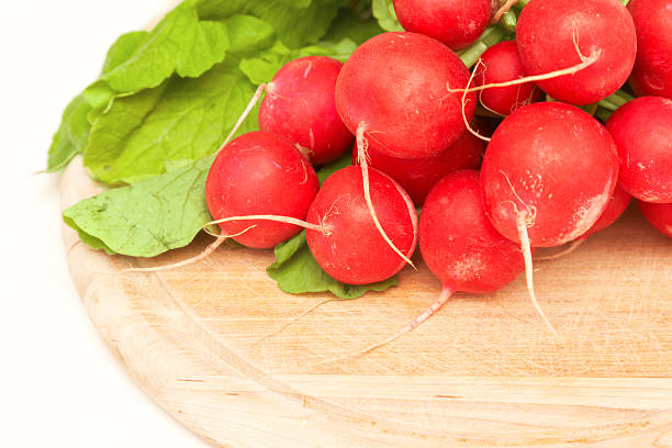 radishes の束 - radish isolated bunch vegetable ストックフォトと画像