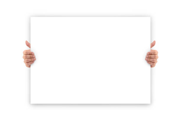 mains tenant une bannière publicitaire blanc vide - marketing branding writing text photos et images de collection