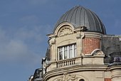 top-von-einem-alten-haus-in-paris.jpg?b=1&s=170x170&k=20&c=5ssDq6ykI1zwWKQ8KcGEj85dHoqLQcsie8MziF7OBvo=