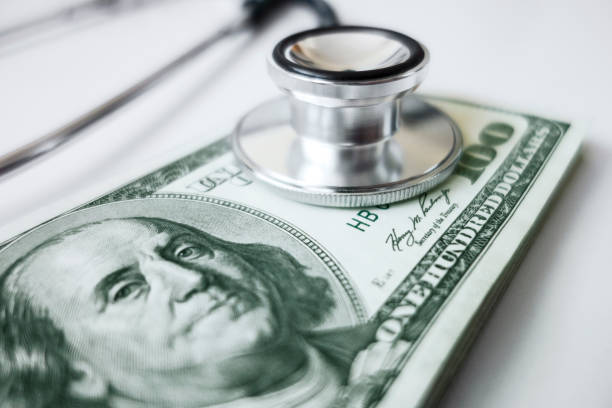 financial survelliance - currency stethoscope medicare usa imagens e fotografias de stock