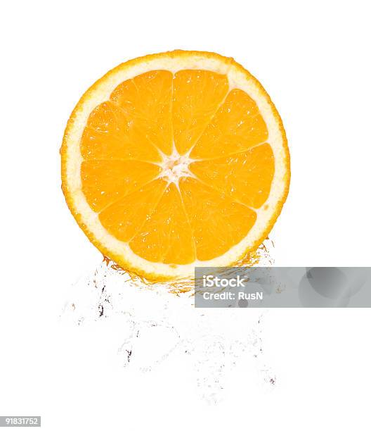 オレンジスライススプラッシュ - かんきつ類のストックフォトや画像を多数ご用意 - かんきつ類, しずく, しぶきを上げる