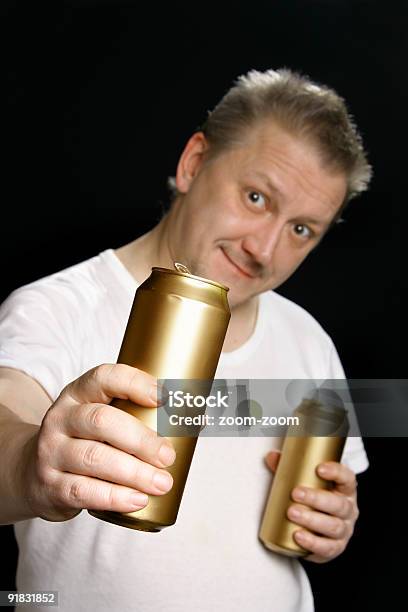 Mann Mit Bier Aus Der Dose Stockfoto und mehr Bilder von Blechdose - Blechdose, Bier, Männer