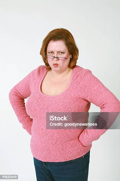 怒っている女性手を当てる - 過体重のストックフォトや画像を多数ご用意 - 過体重, めがね, ポートレート