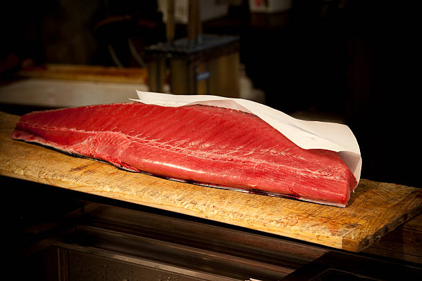 filete de atum - tuna tuna steak raw freshness imagens e fotografias de stock
