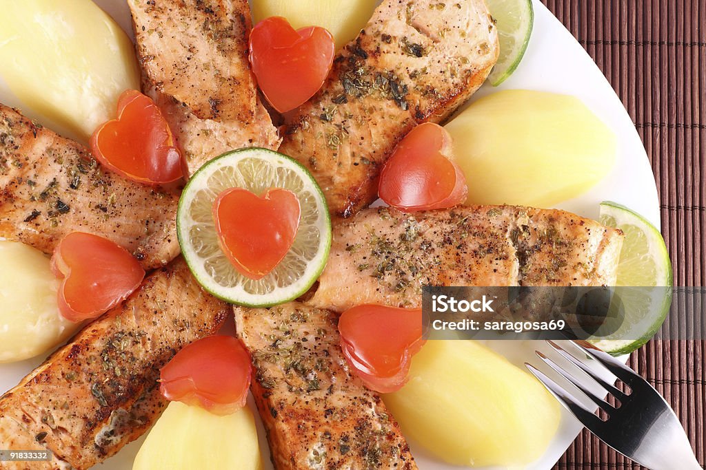Filé de salmão com legumes - Foto de stock de Almoço royalty-free