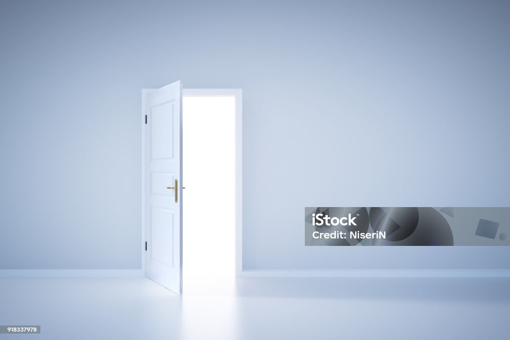 Licht aus der offenen Tür. Eingang - Lizenzfrei Tür Stock-Foto