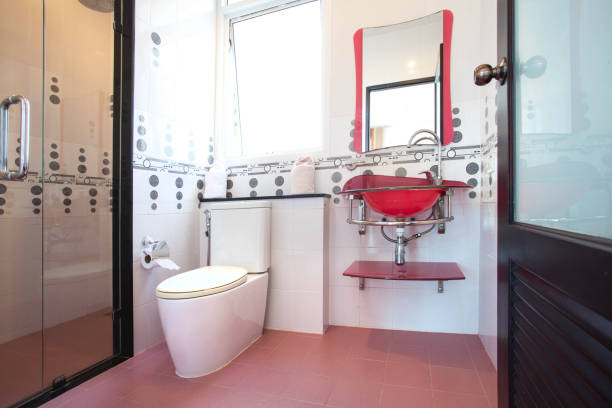 istock Luxury bathroom features basin, toilet bowl and bathtub 918342806