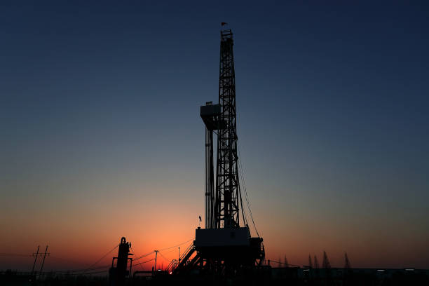 istock oil derrick  in sunset 918348756