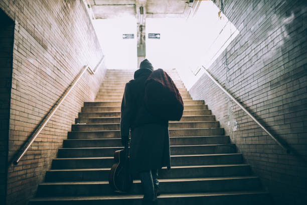 istock Street performer on the stairs 918358394