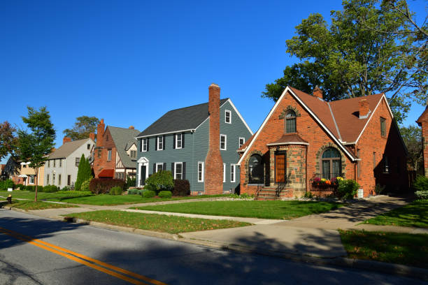 Cleveland Suburb Houses Row of houses in the suburb of Lakewood in the Cleveland Metropolitan Area cleveland ohio photos stock pictures, royalty-free photos & images