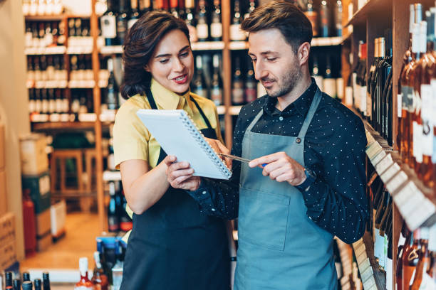 istock Wine shop owners in discussion 918368372