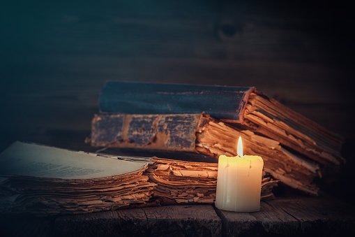 Libros antiguos y la vela. photo