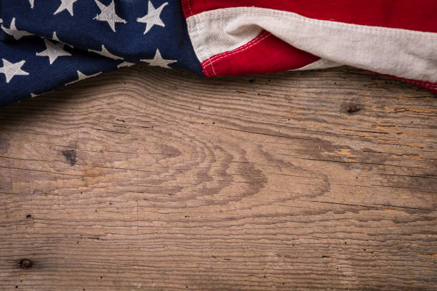istock Vintage American Flag Border 918381304