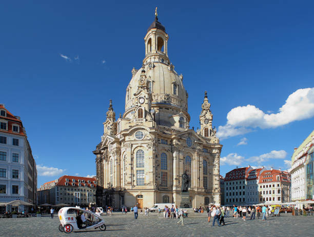 frauenkirche and martin luther monument in dresden, germany - cyclo cross imagens e fotografias de stock