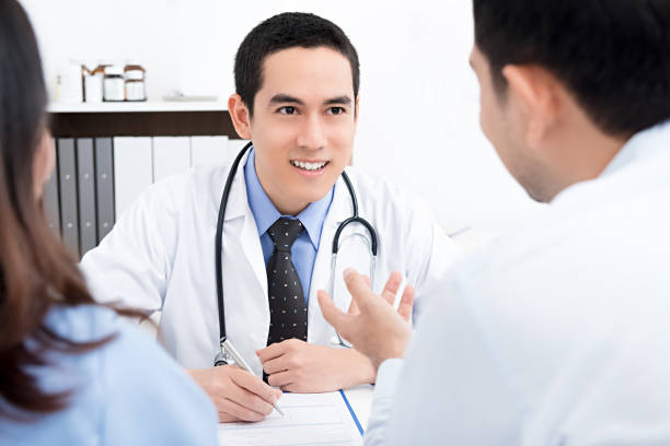 istock Handsome medical doctor with a couple 918395562