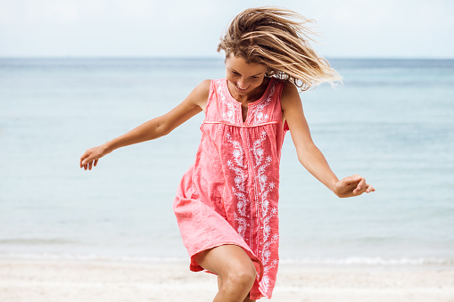 istock Cheerful laughing woman on the beach 918395900