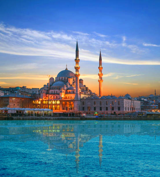 neue-moschee - istanbul bosphorus road street stock-fotos und bilder