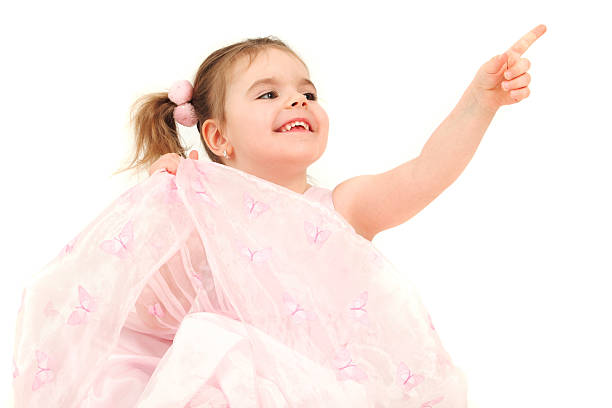 Chica joven en vestido de princesa color rosa - foto de stock