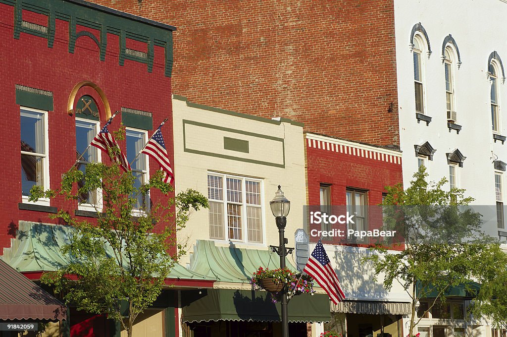 Ciudad antigua de fachadas - Foto de stock de Ciudad pequeña estadounidense libre de derechos