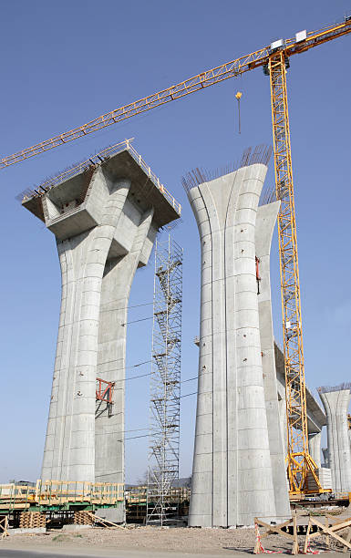 pilares de betão - vertical lift bridge imagens e fotografias de stock