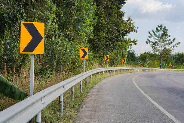 istock Road sign warning sign for turn right with a car. 918459512