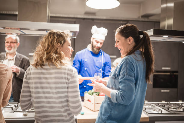 istock Chef briefing members of a cooking class 918473614