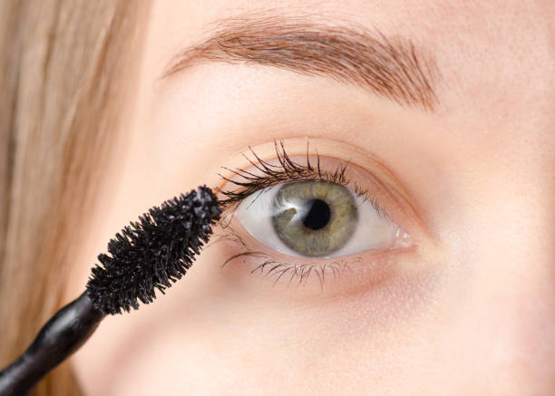 istock Female eye natural brush mascara 918485232