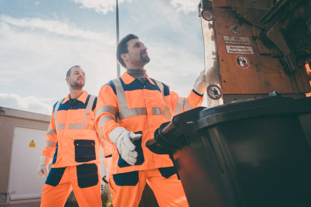 istock Two garbagemen working together on emptying dustbins 918486166