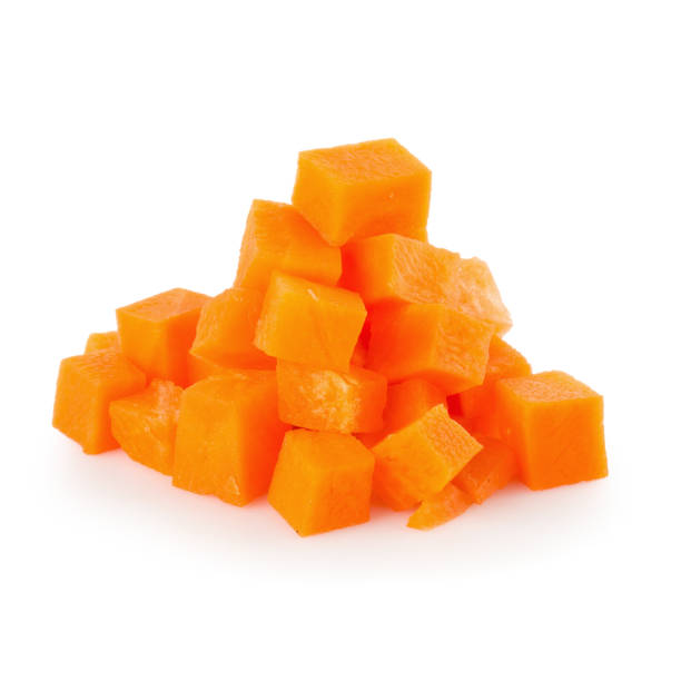 istock Chopped carrot slices isolated on a white background 918526628