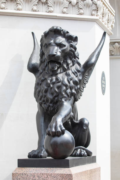 istock Winged Lion Statue on Holborn Viaduct in London, UK 918526826