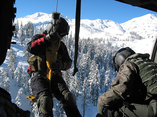 산악구조대 - rescue helicopter mountain snow 뉴스 사진 이미지