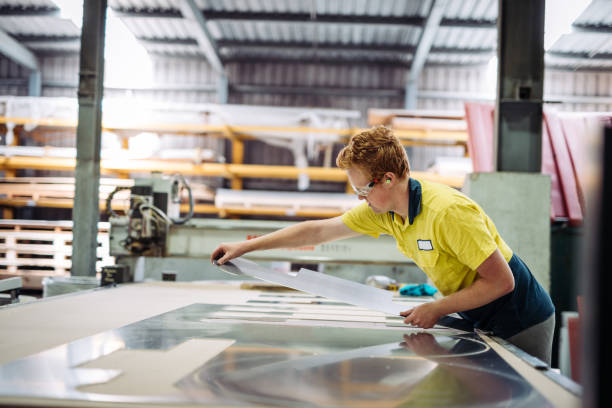istock Young blue collar worker in metal industry maintaining working areas 918535992