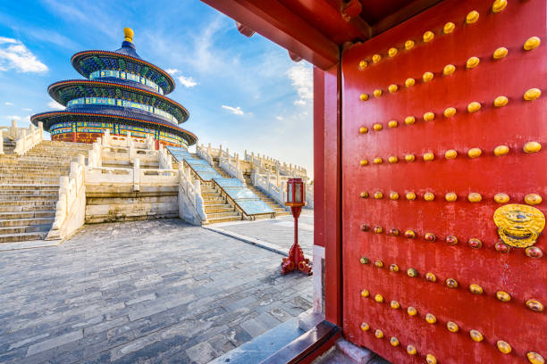 храм неба в пекине - beijing temple of heaven temple door стоковые фото и изображения