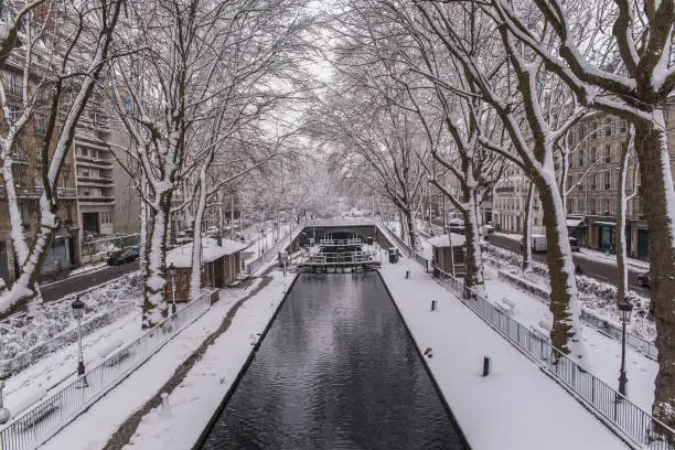 Photo of Paris, canal Saint-Martin under the snow