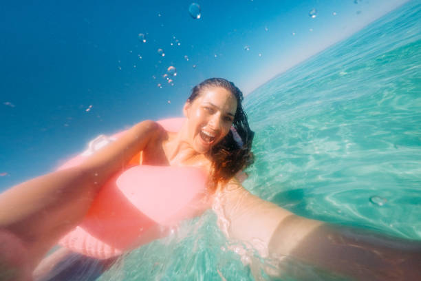 istock Selfie in the sea 918545234