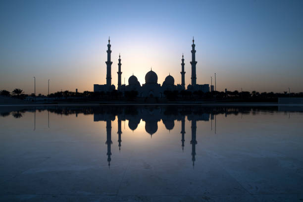 istock Sheikh Zayed Grand Mosque and it's perfect reflection. 918552300