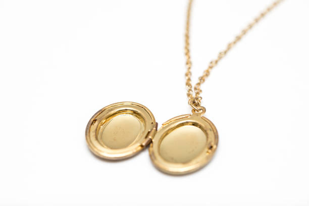 istock Gold Pendant Locket Necklace 918556738