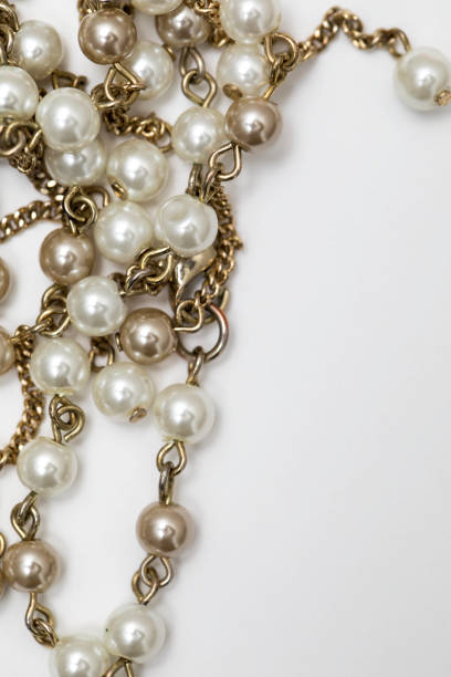 istock Gold And Pearl Necklace 918556892