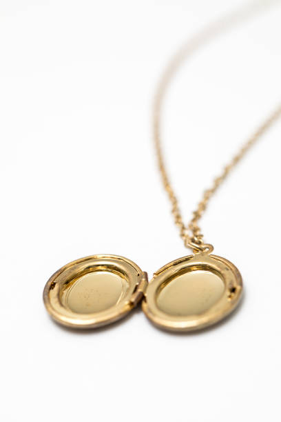 istock Gold Pendant Locket Necklace 918556914
