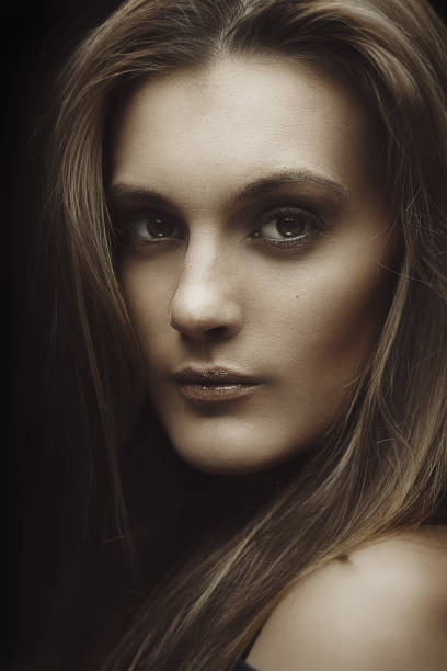 istock Art portrait of gorgeous brunette. 918573134