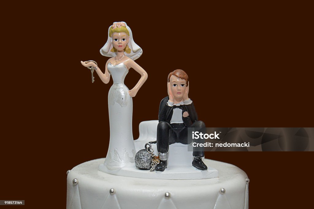 Foto de Bolo De Casamento Fim De Jogo e mais fotos de stock de Bolo de  Casamento - Bolo de Casamento, Adulto, Adversidade - iStock