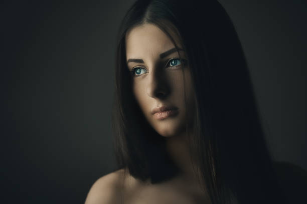 istock Gorgeous brunette beauty 918576648