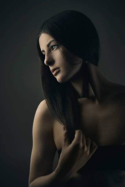 istock Gorgeous brunette beauty 918576808