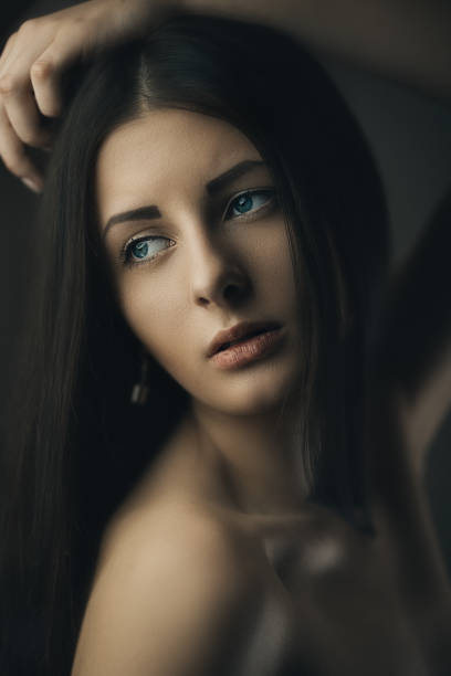 istock Gorgeous brunette beauty 918576894