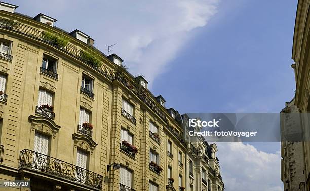 Apartments Mit Fenster Mit Läden Stockfoto und mehr Bilder von Alt - Alt, Architektur, Außenaufnahme von Gebäuden