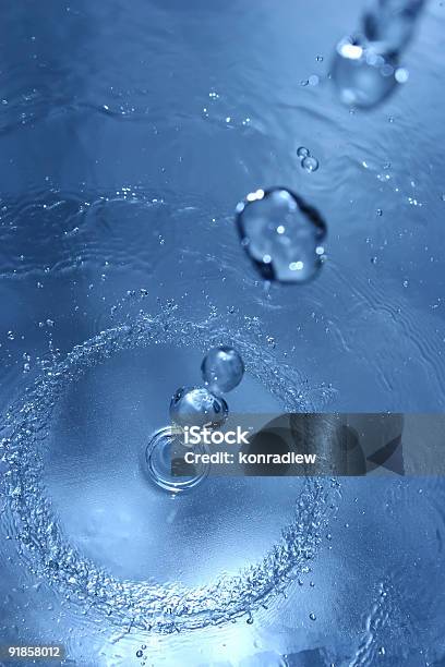 Goccia Dacqua - Fotografie stock e altre immagini di Acqua - Acqua, Astratto, Bibita